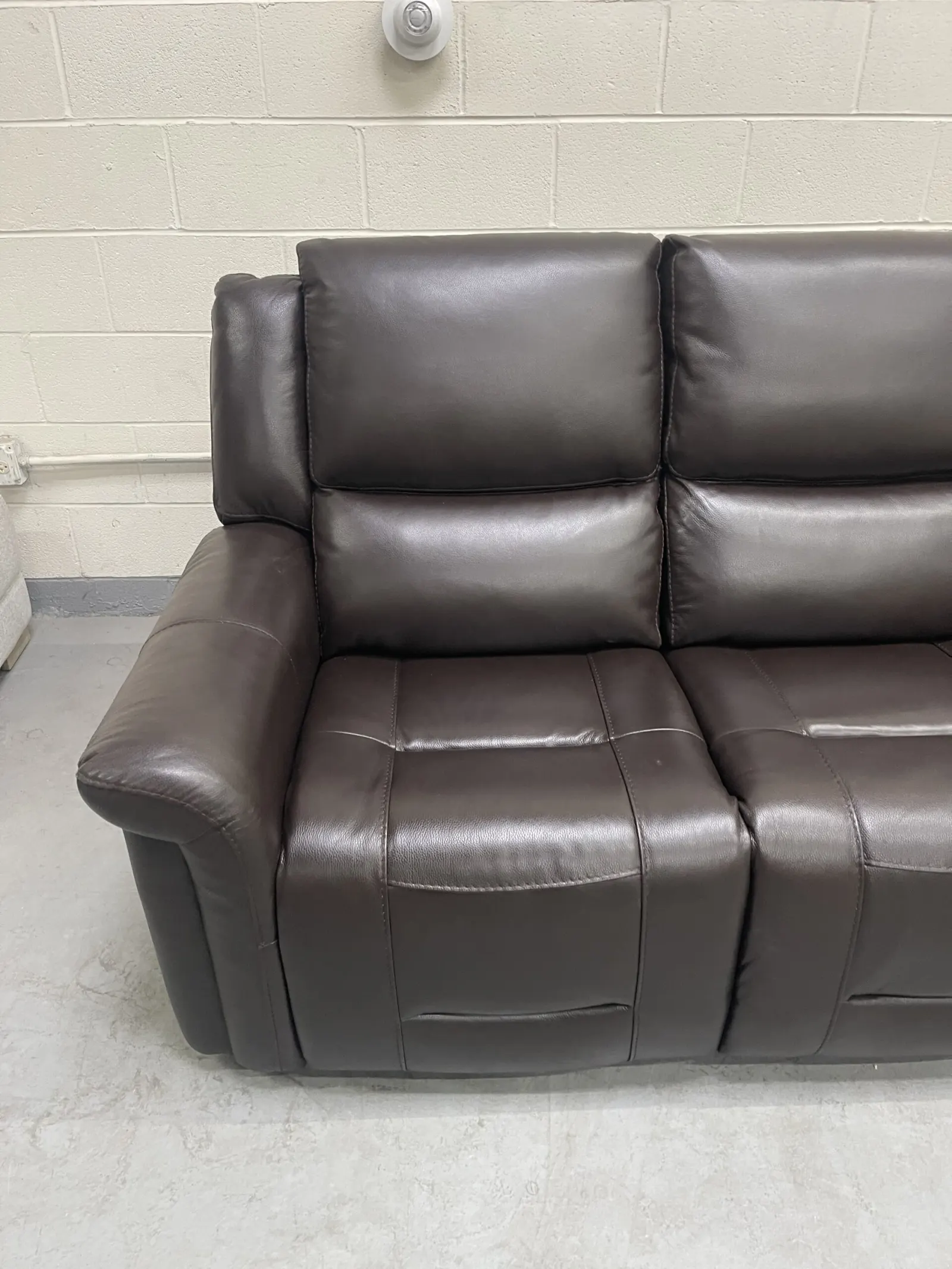 Alba Leather Power Reclining Sofa with Power Headrests - Image 3