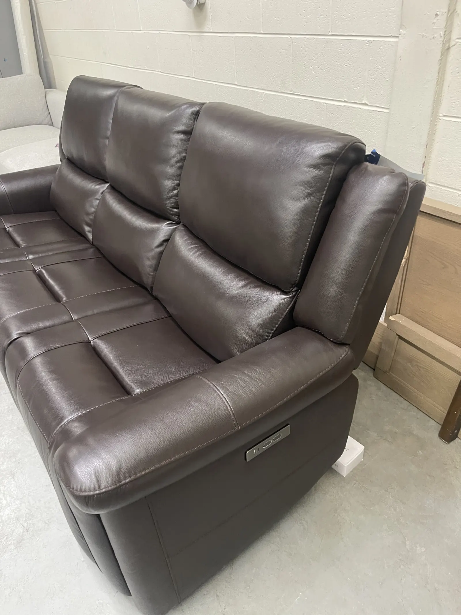 Alba Leather Power Reclining Sofa with Power Headrests - Image 6