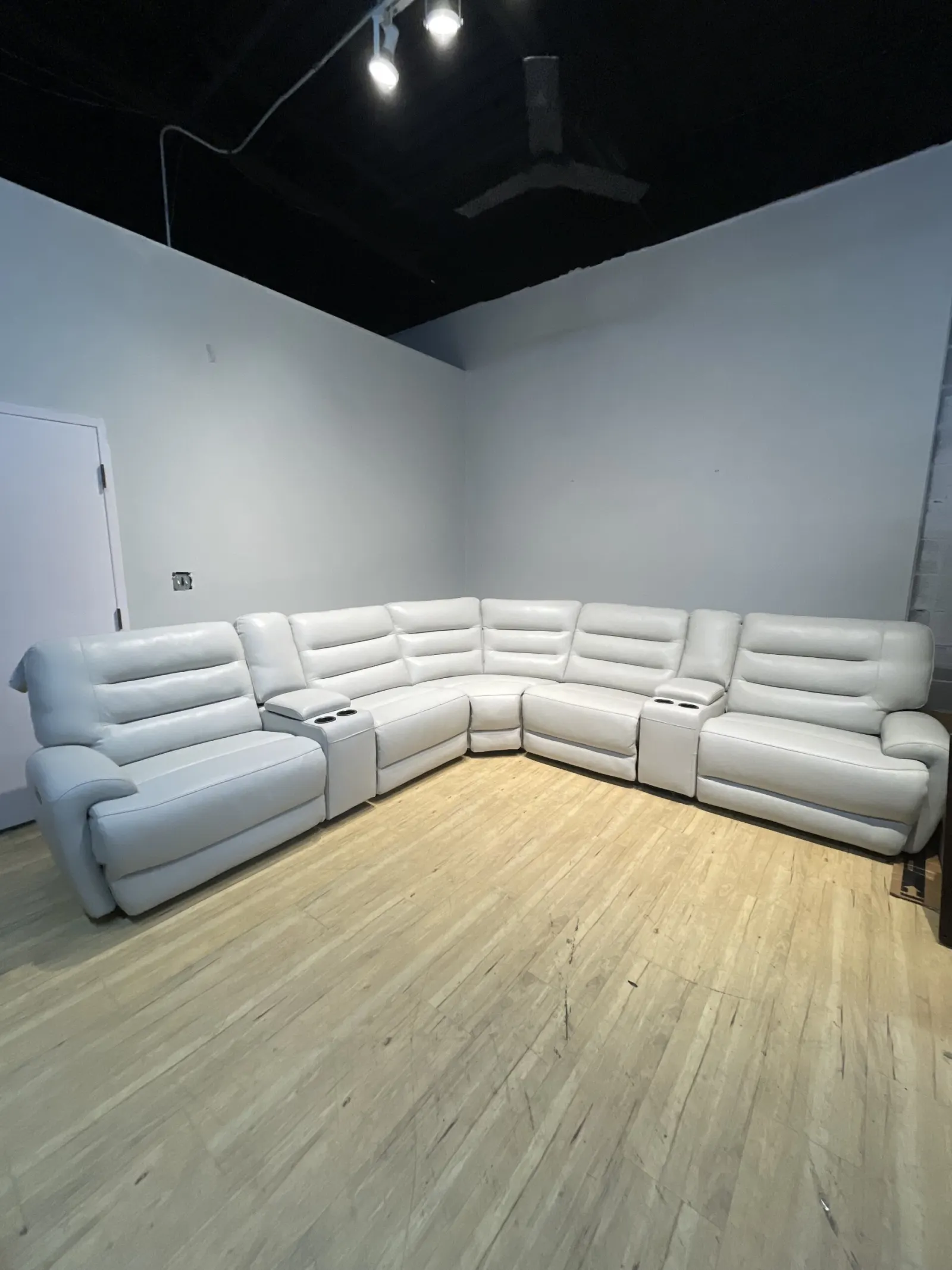 Aubrey 7 Piece Leather Power Zero Gravity Reclining Sectional With Power Headrests - Image 3
