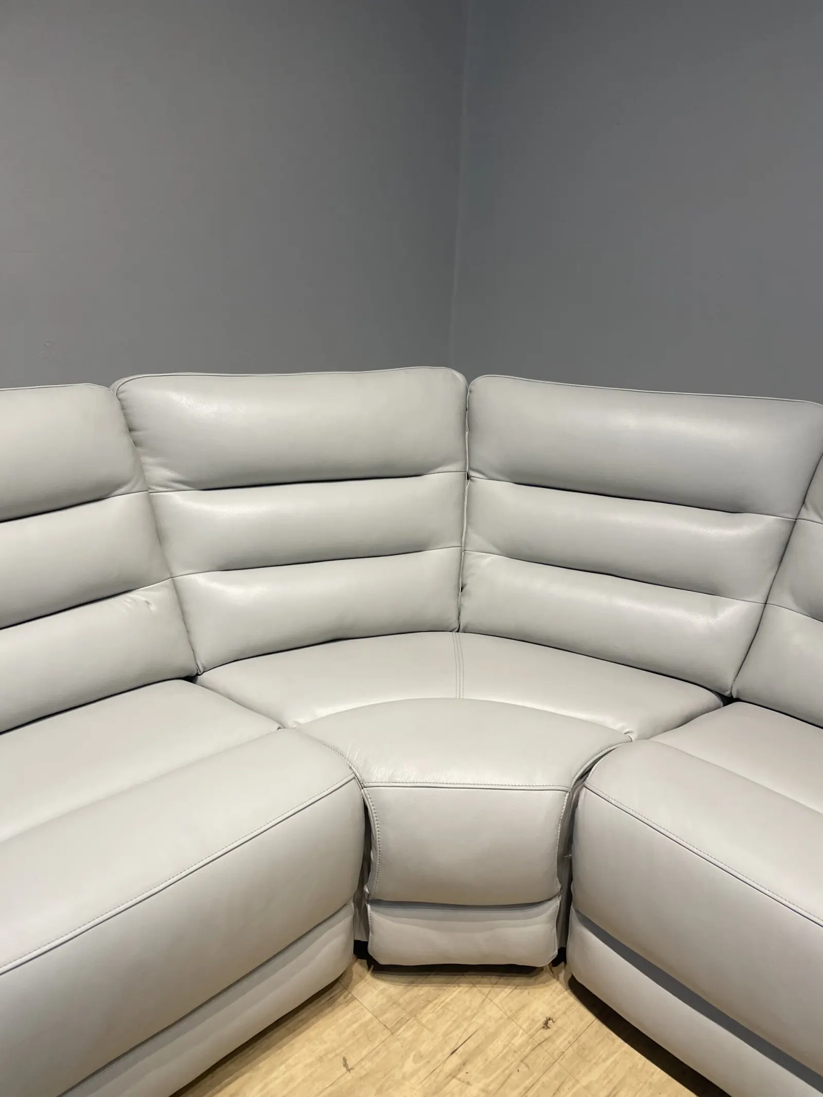 Aubrey 7 Piece Leather Power Zero Gravity Reclining Sectional With Power Headrests - Image 4