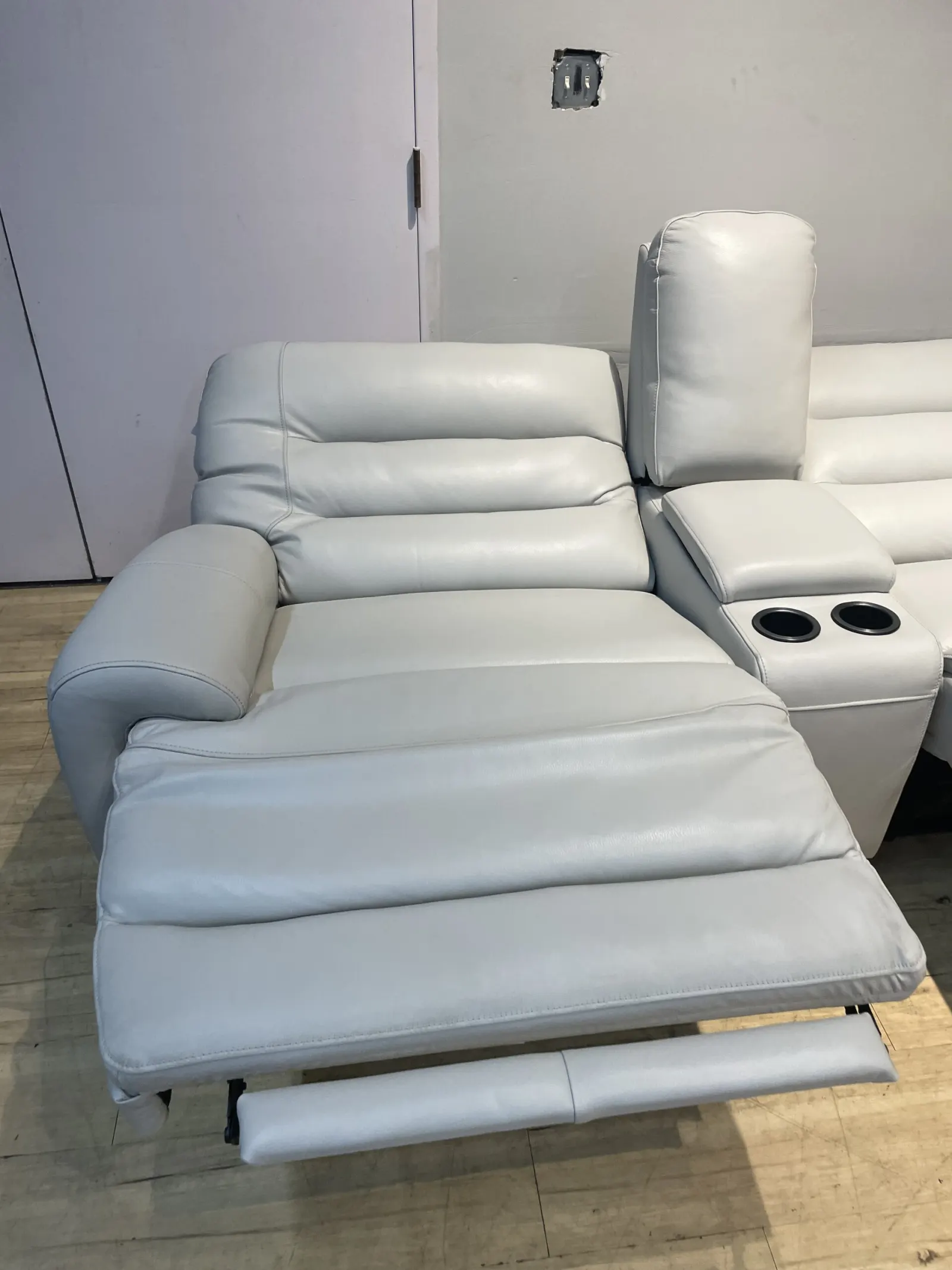 Aubrey 7 Piece Leather Power Zero Gravity Reclining Sectional With Power Headrests - Image 6