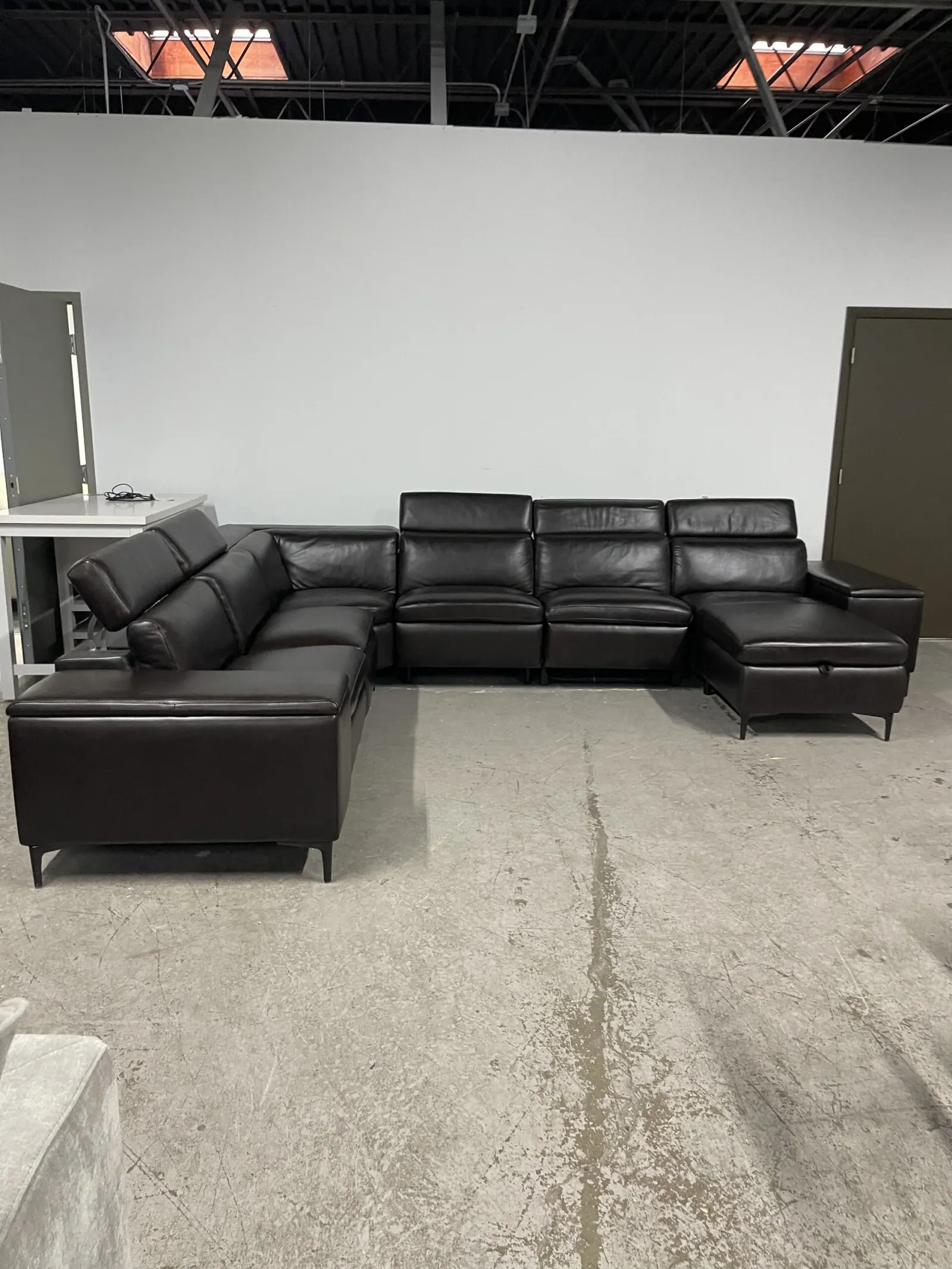 Barcalounger Bradford 6-piece Leather Reclining Sectional