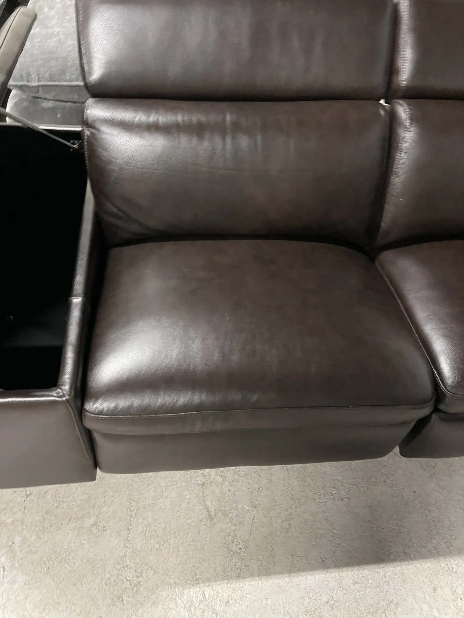 Barcalounger Bradford 6 Piece Leather Reclining Sectional - Image 8