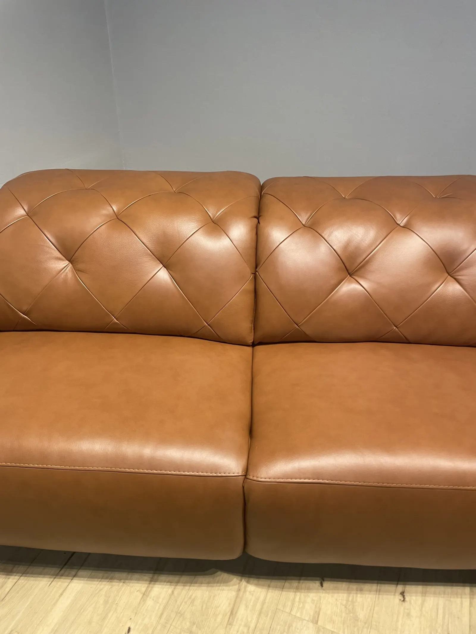 Carvel Leather Power Reclining Sofa With Power Headrest - Image 4