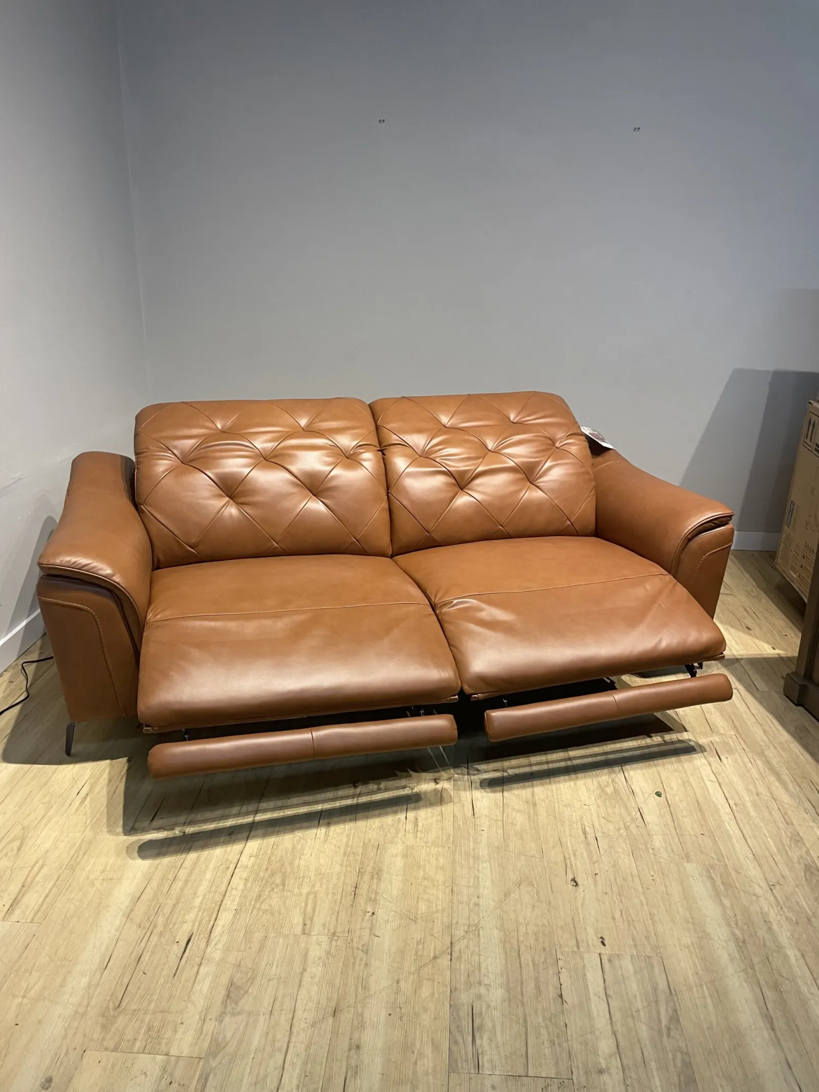 Carvel Leather Power Reclining Sofa With Power Headrest - Image 9