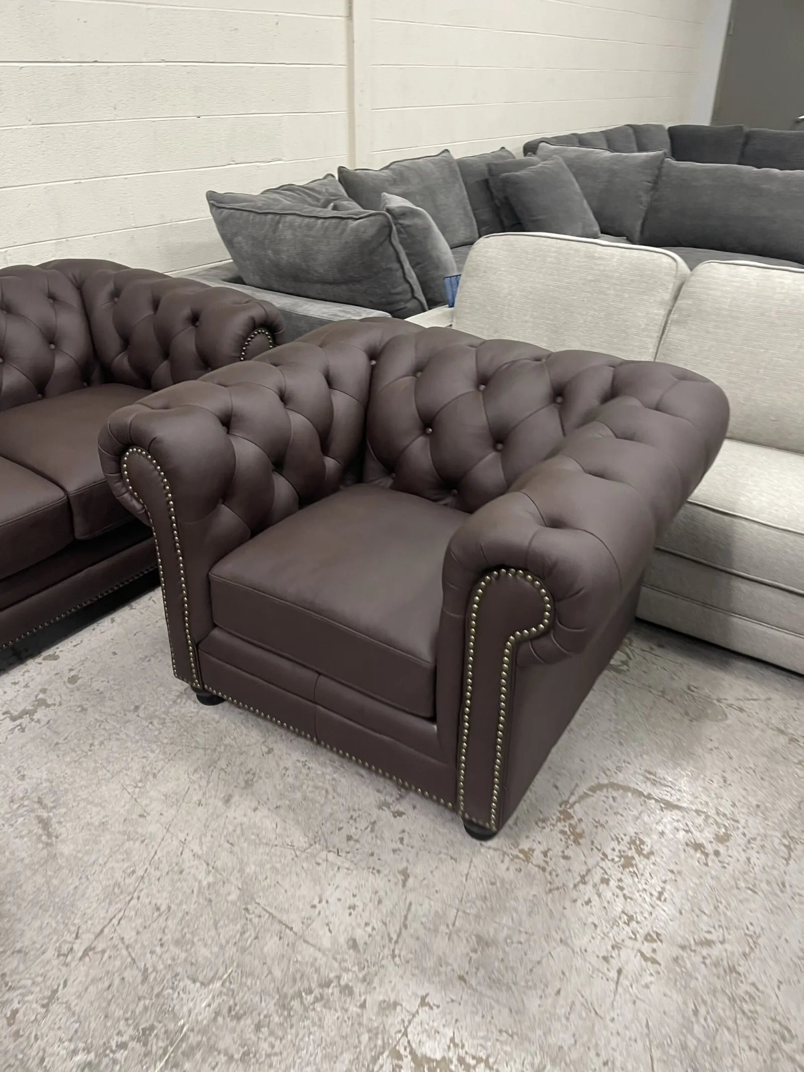Culver 3 Piece Leather Chesterfield Set - Image 3