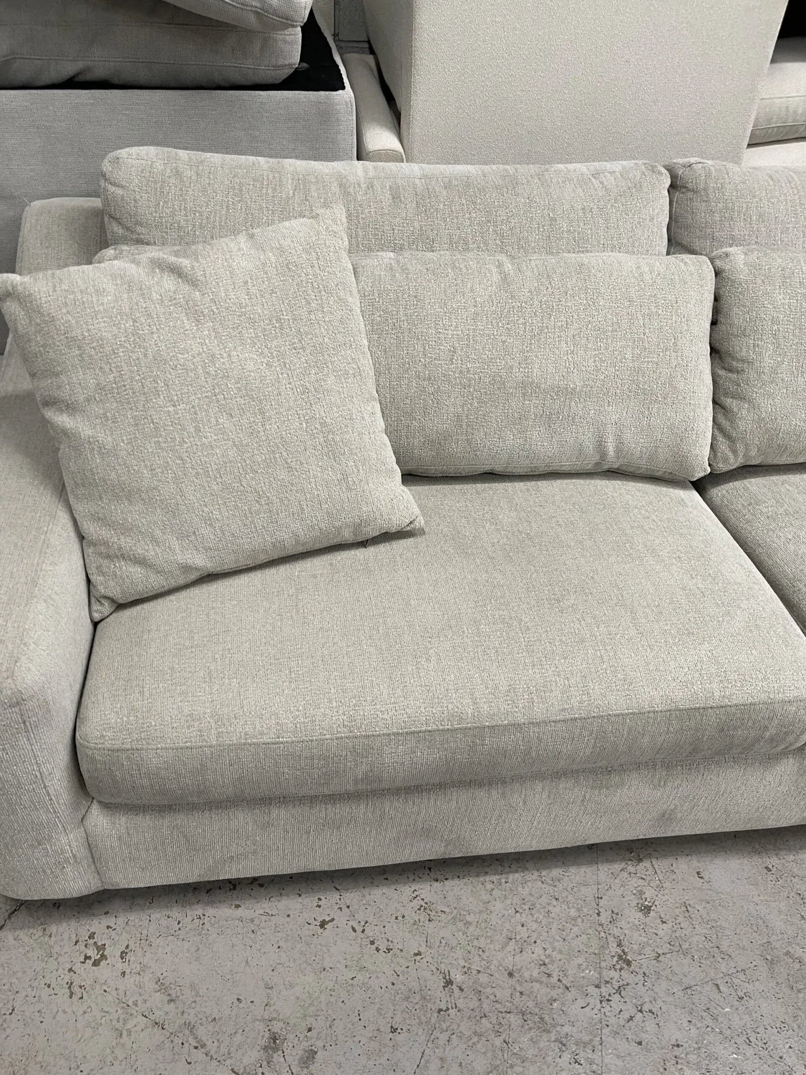 Evelynne Fabric Sectional With Ottoman - Image 4