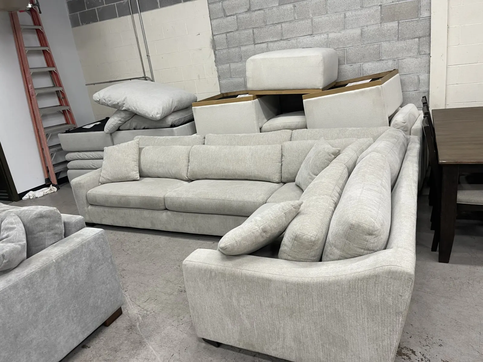 Evelynne Fabric Sectional With Ottoman - Image 9
