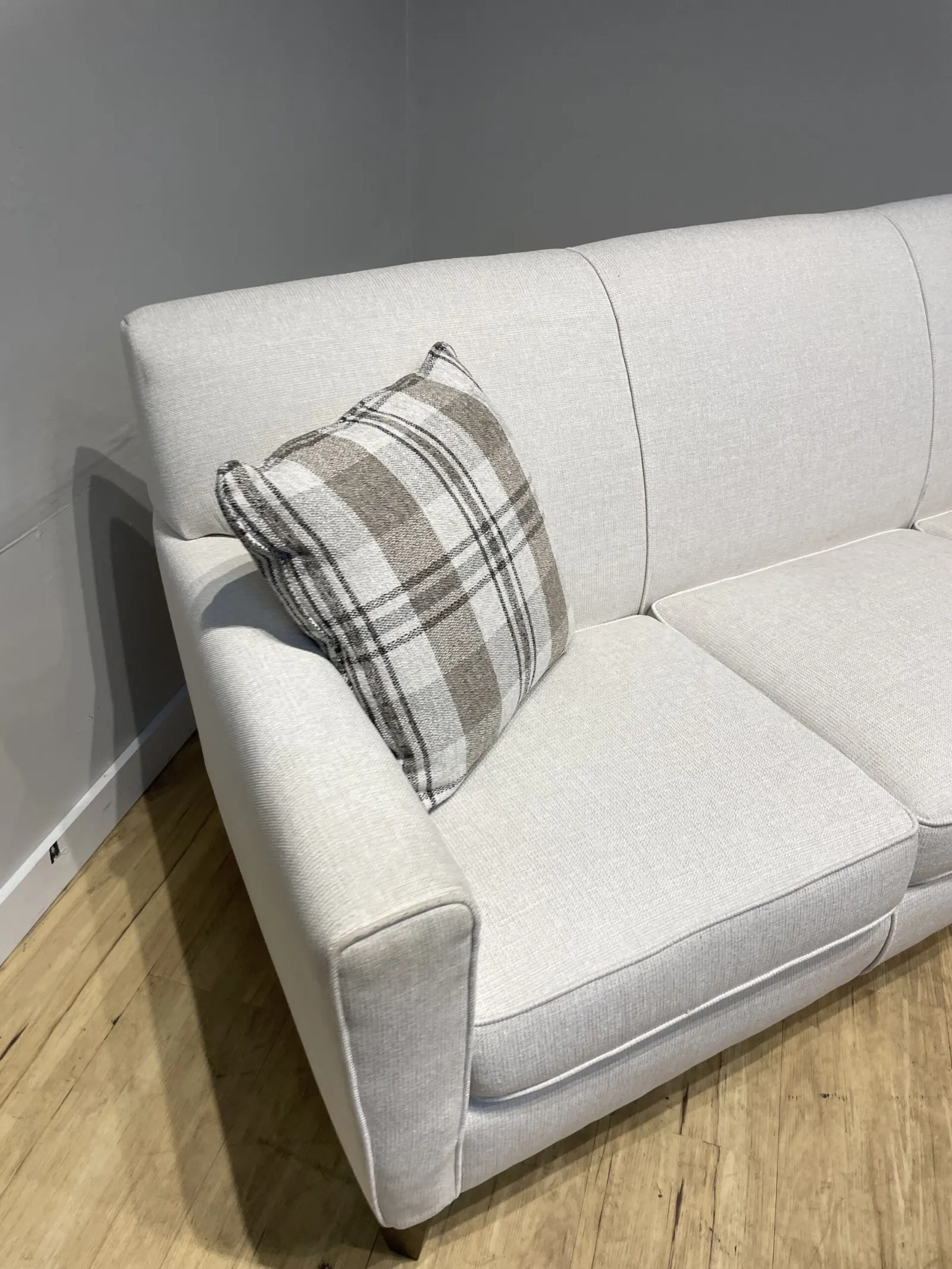 Flexsteel Abbey Fabric Sofa - Image 5