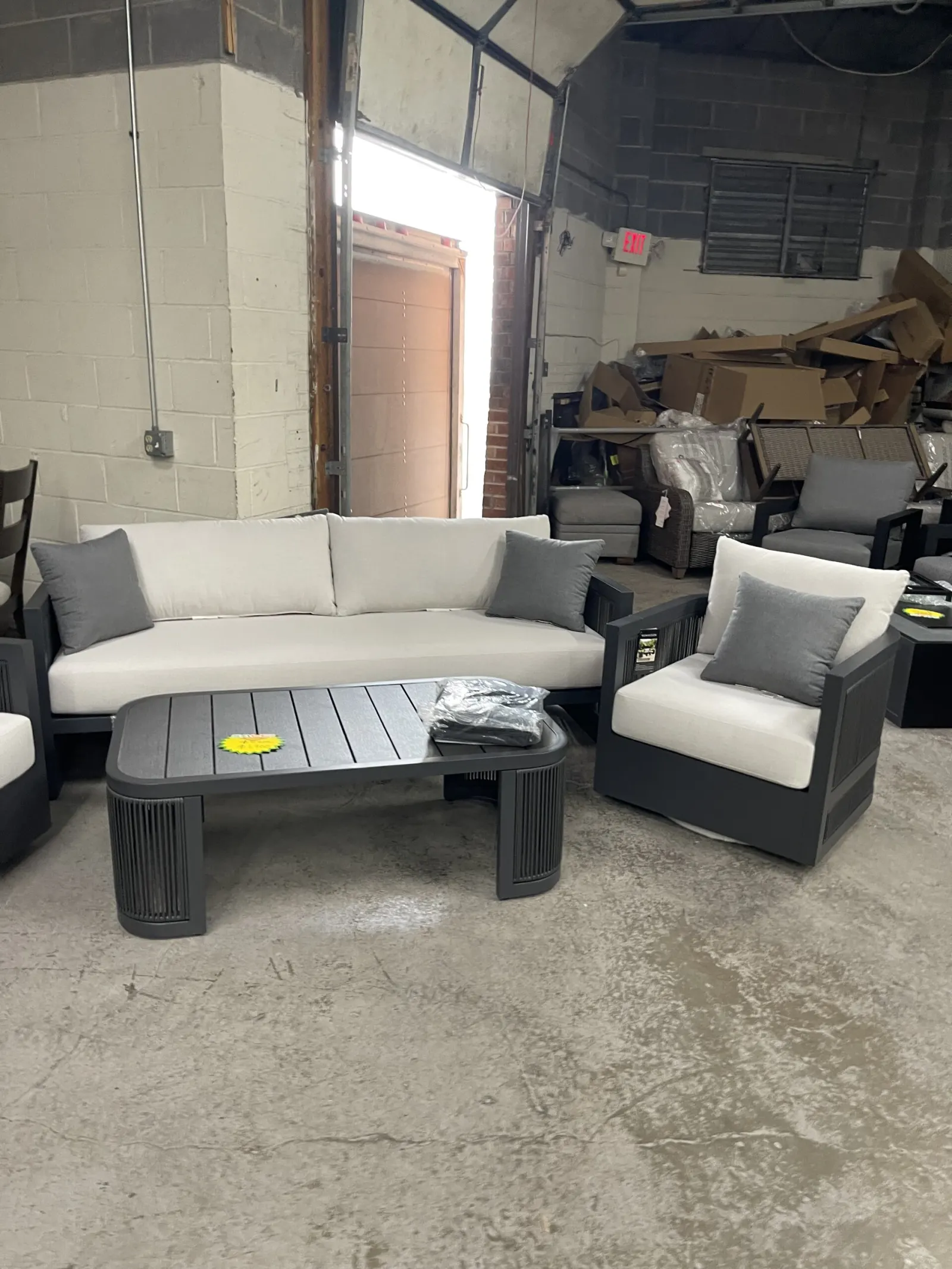 Henredon Annalise 4-piece Outdoor Patio Seating Set - Image 2