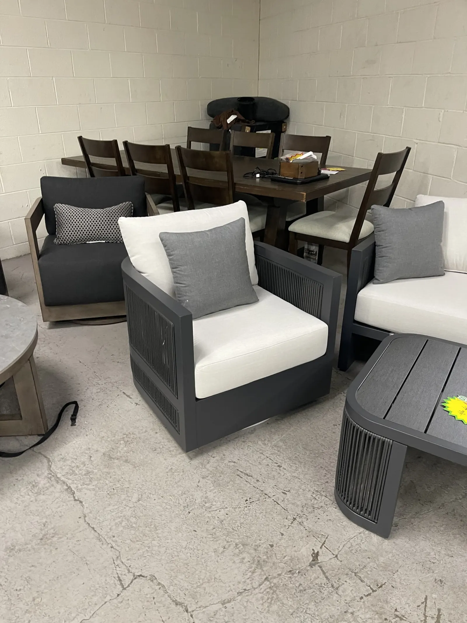 Henredon Annalise 4-piece Outdoor Patio Seating Set - Image 4