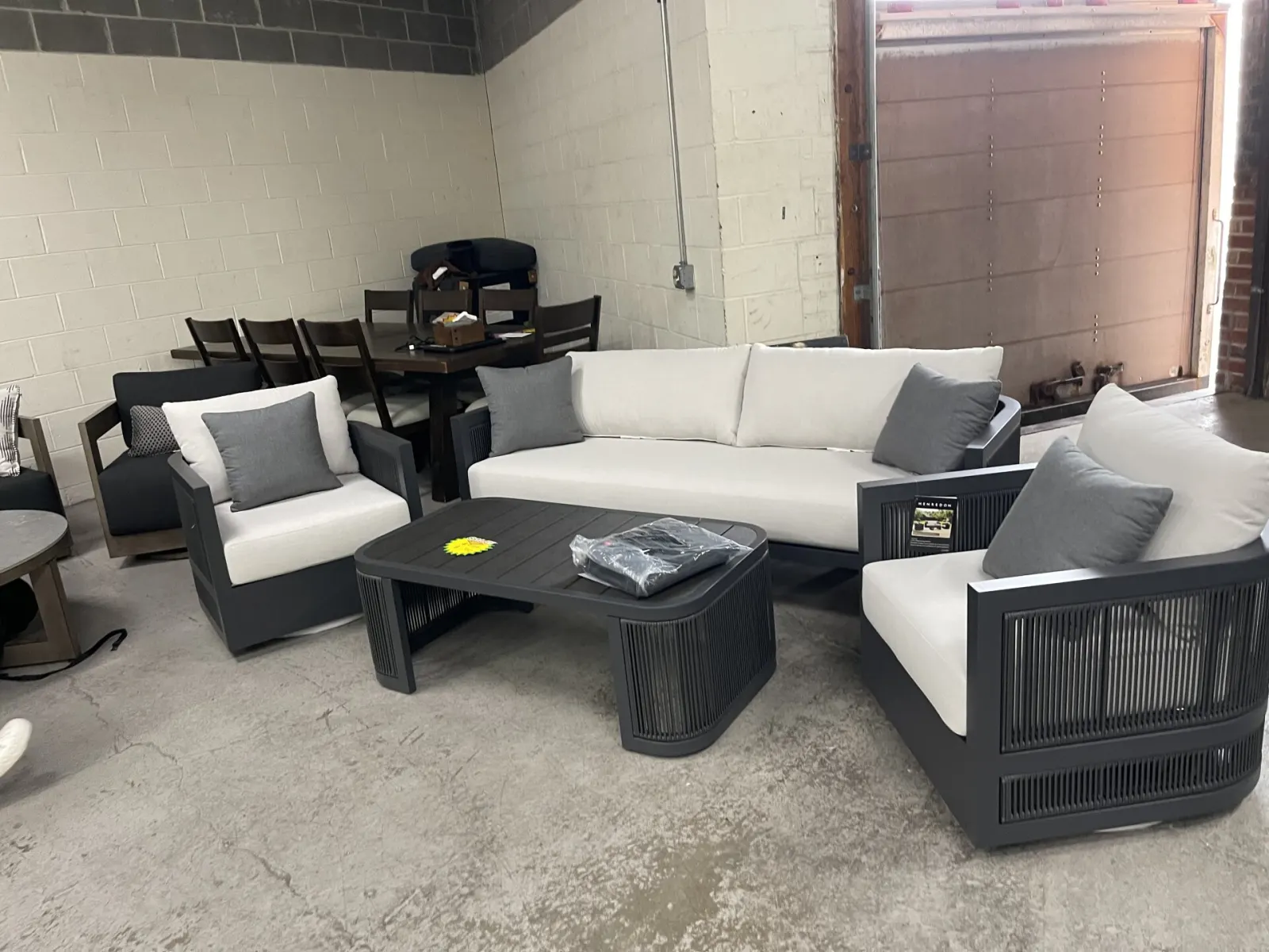 Henredon Annalise 4-piece Outdoor Patio Seating Set - Image 9