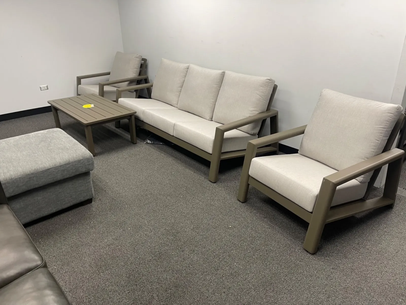Henredon Arlow 4-piece Outdoor Patio Seating Set - Image 3