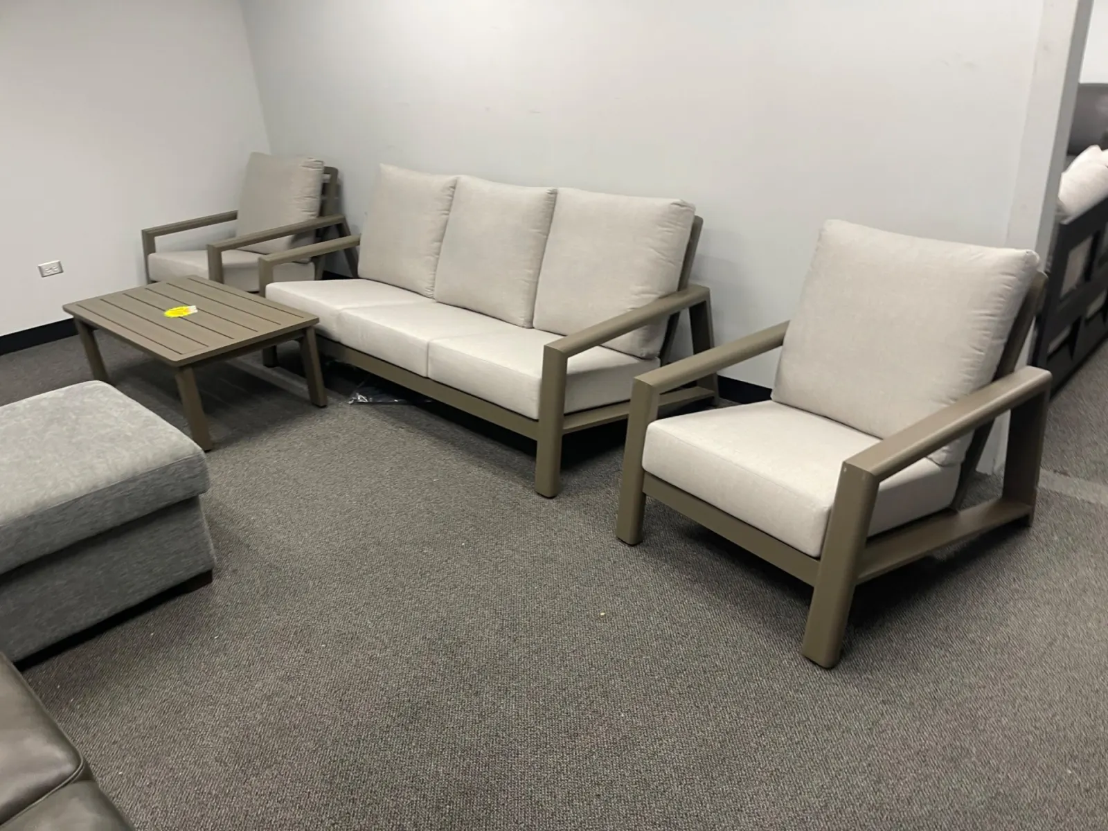 Henredon Arlow 4-piece Outdoor Patio Seating Set - Image 4