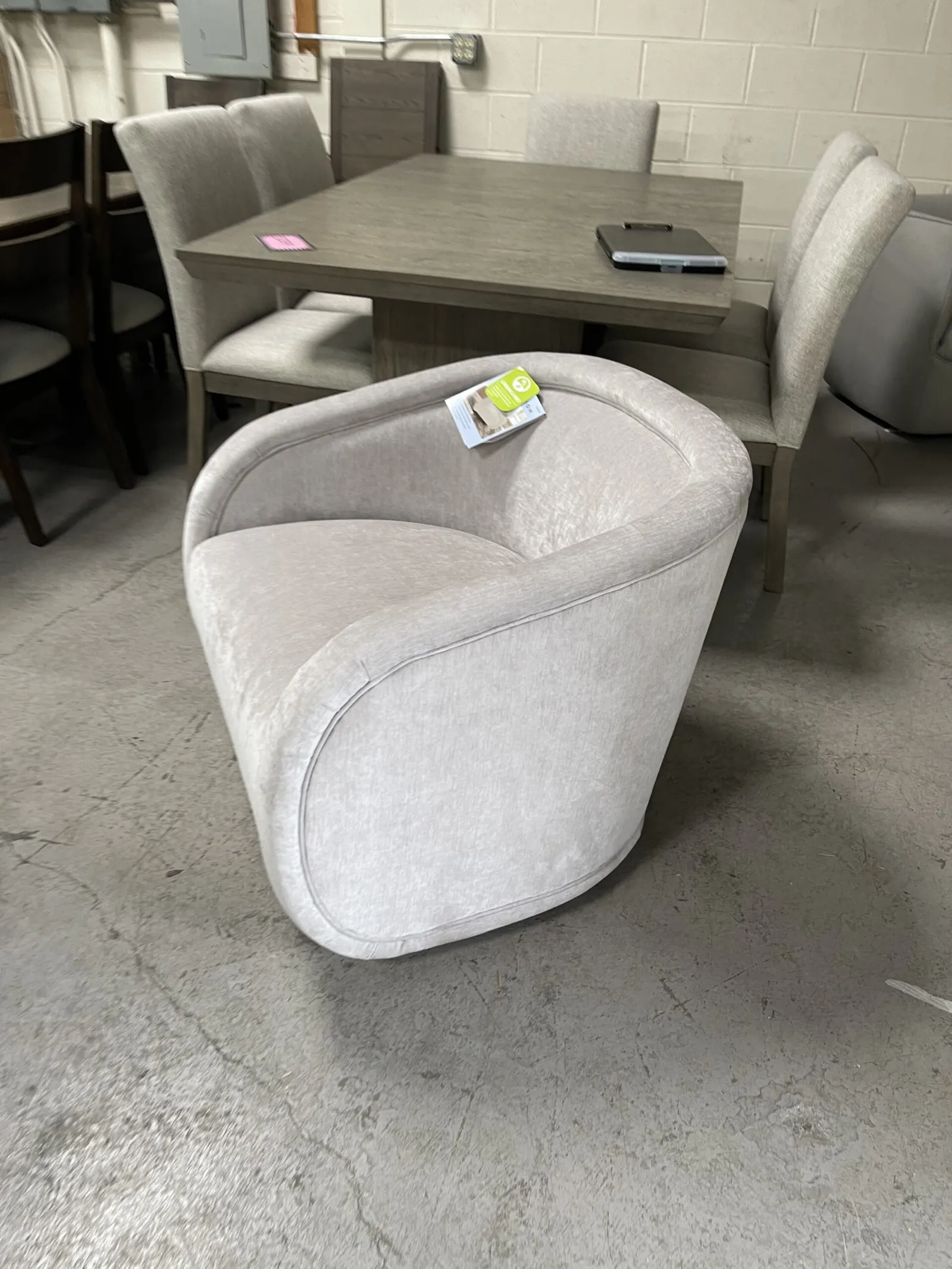Henredon Aspen Hill Fabric Swivel Chair