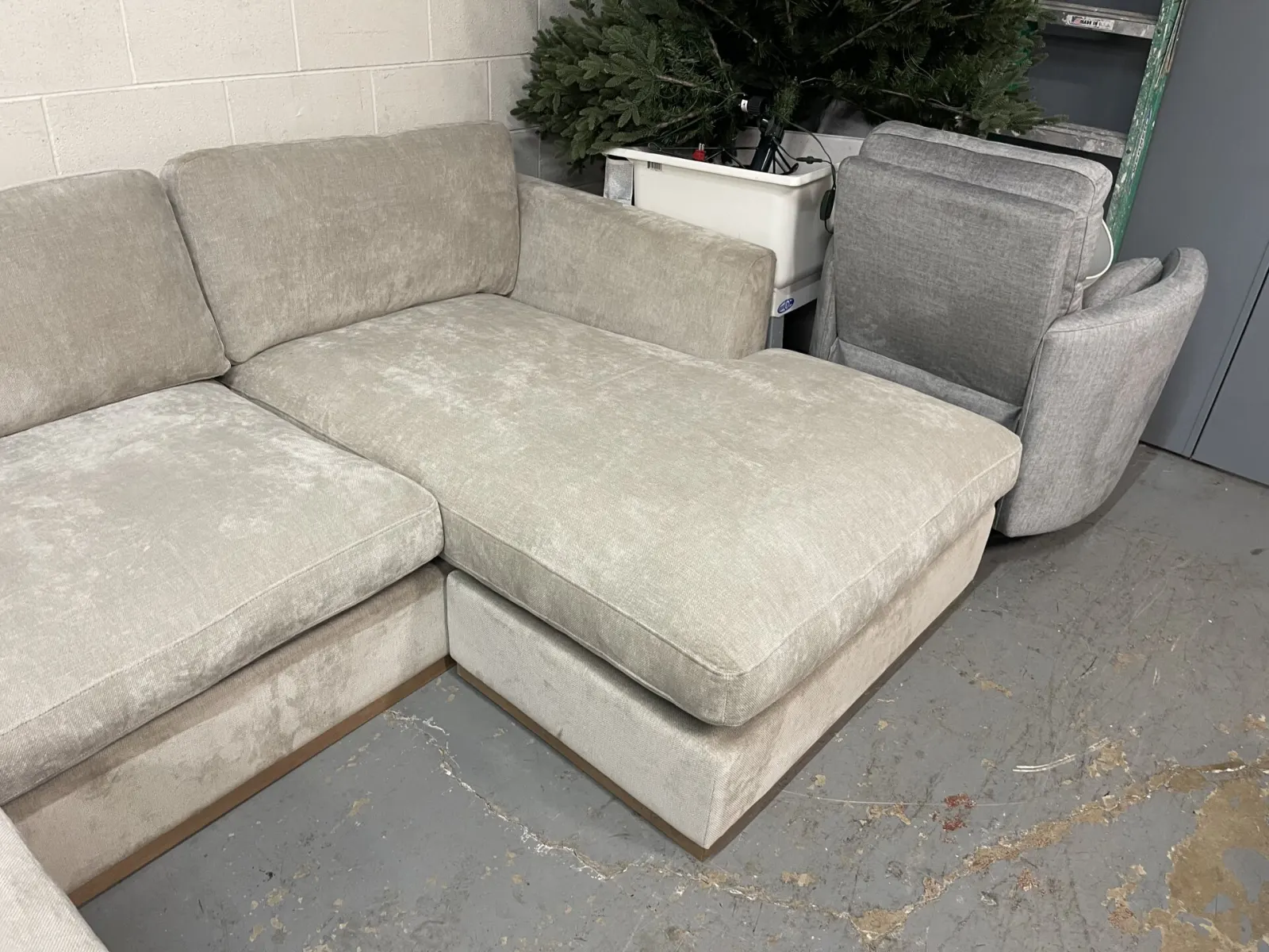 Henredon Caley Reversible Sofa Chaise With Ottoman - Image 5