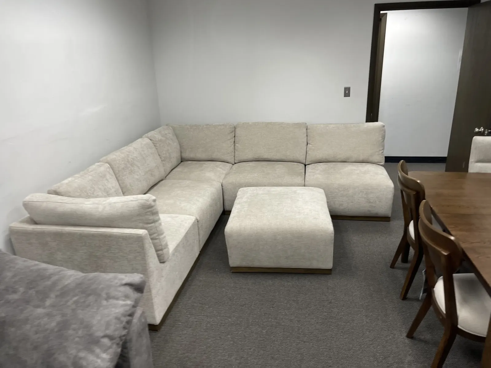 Henredon Murphy Fabric 6 Piece Modular Sectional With Ottoman - Image 3