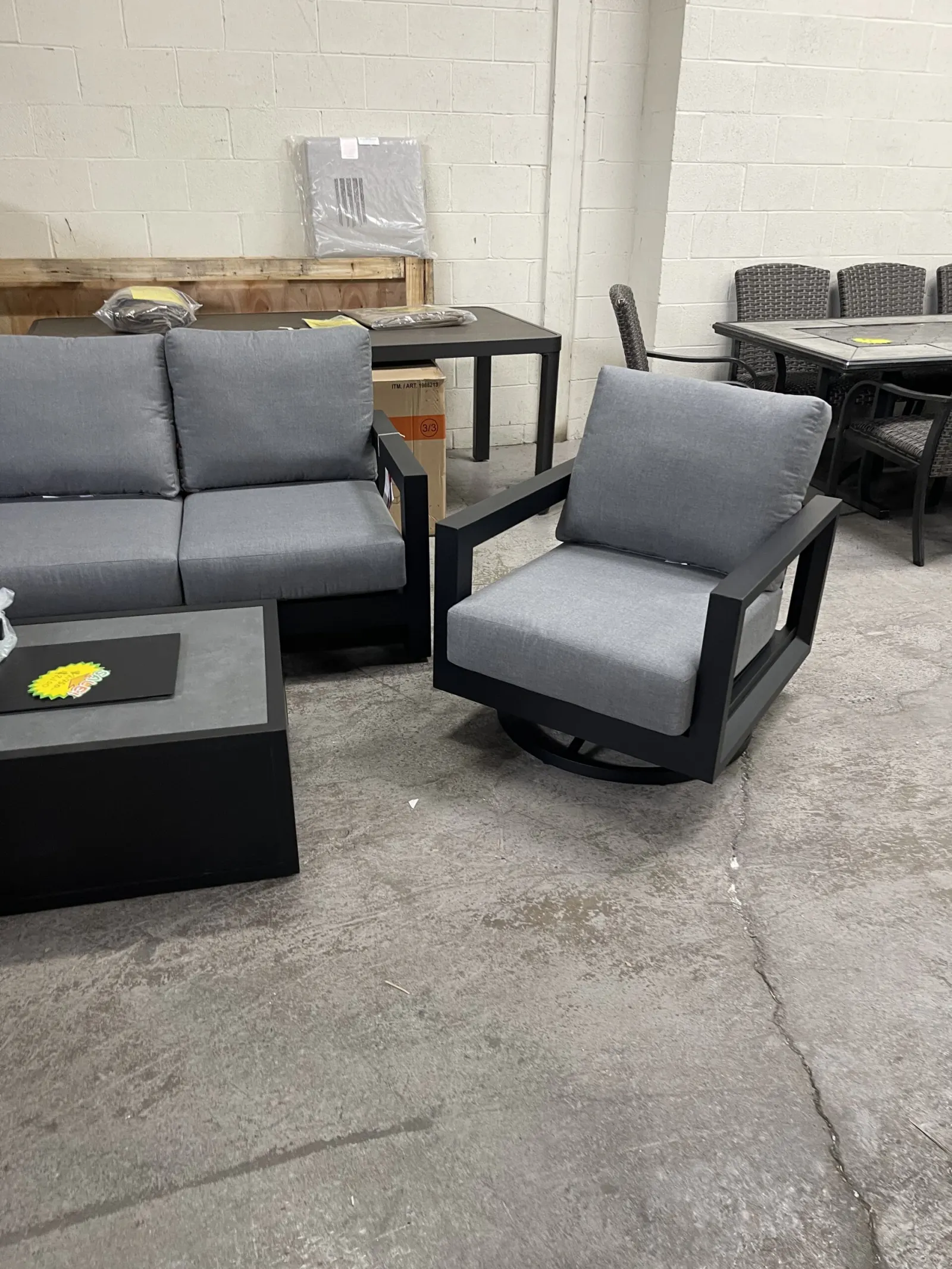 Henredon Trego 5-piece Fire Outdoor Patio Seating Set - Image 2
