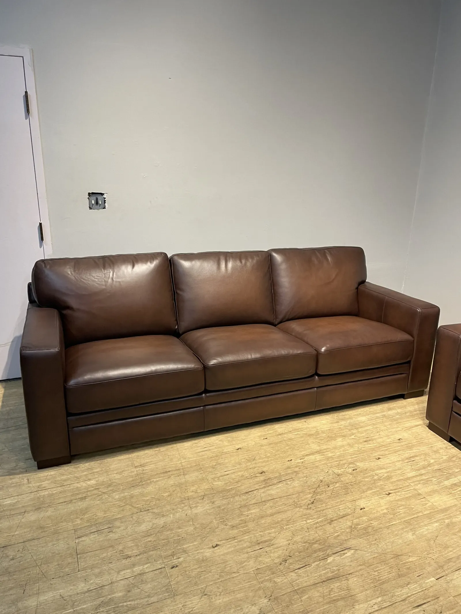 Luca 2 Piece Top Grain Leather Set Sofa And Chair - Image 3
