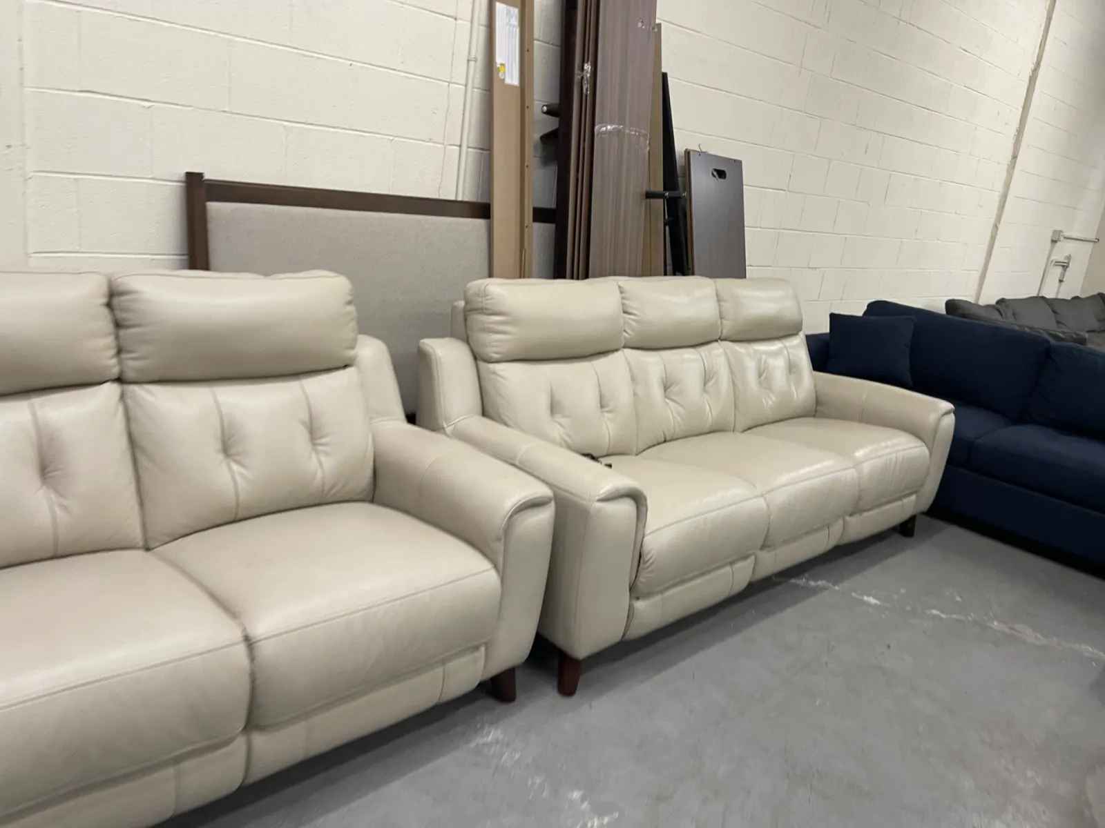 Malibu 3-piece Leather Power Reclining Set with Power Headrests - Sofa, Loveseat, Recliner - Image 3