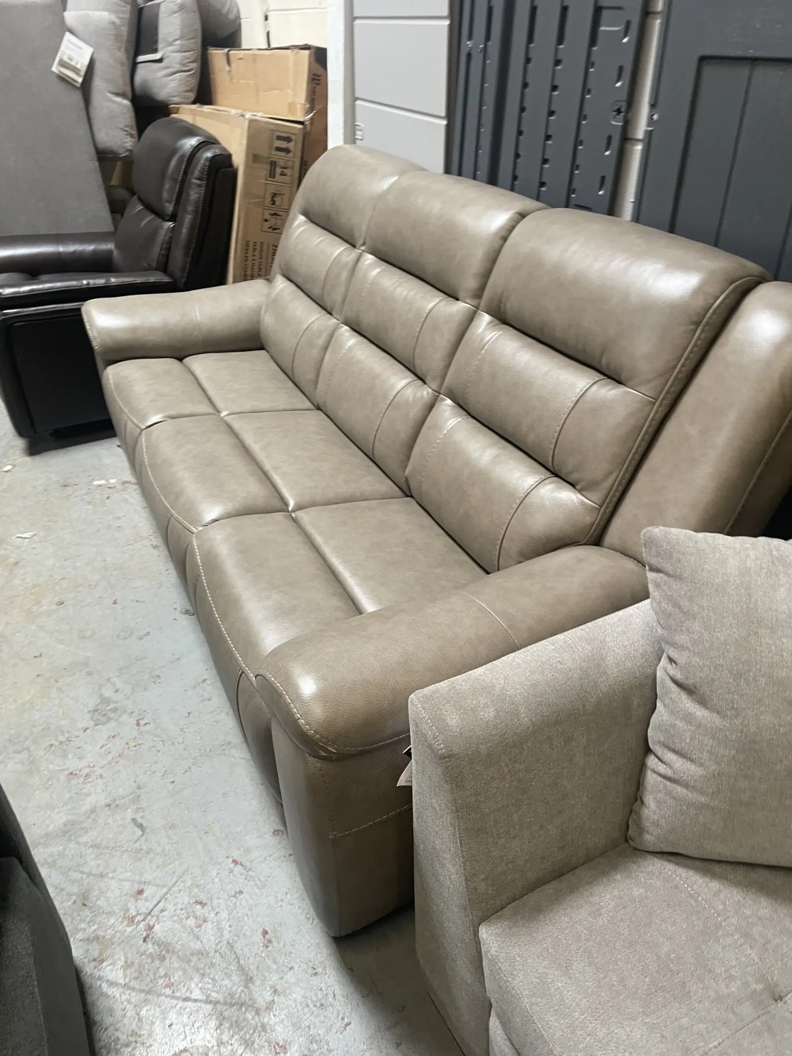 Mason Leather Power Reclining Sofa With Power Headrests - Image 4