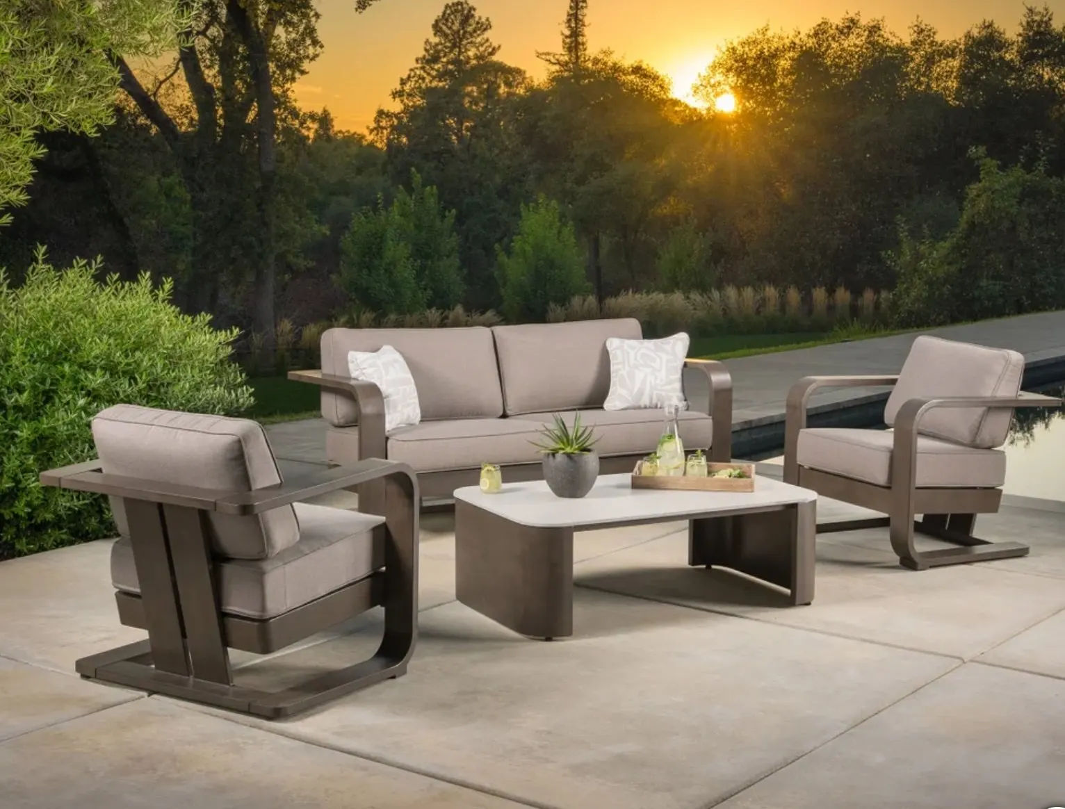 SunVilla Gibson 4-piece Outdoor Patio Seating Set