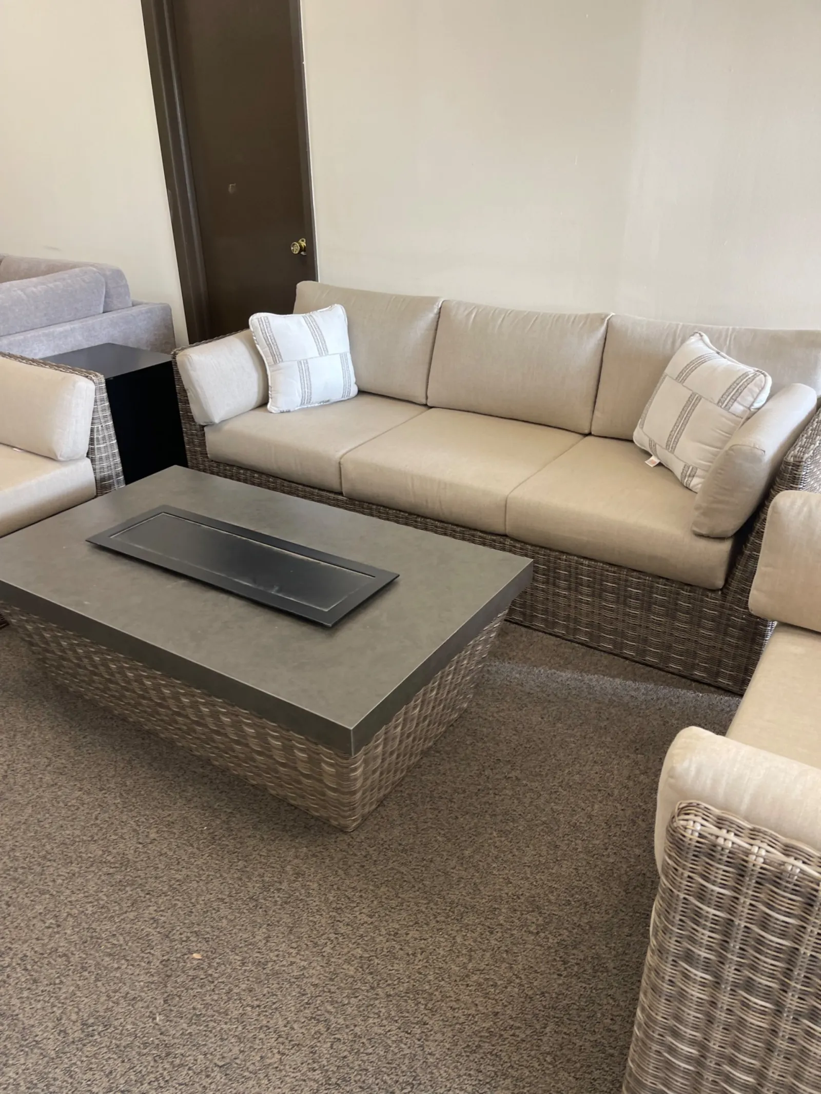 SunVilla Webster 5-piece Patio Conversation Set with Fire Table - Image 7