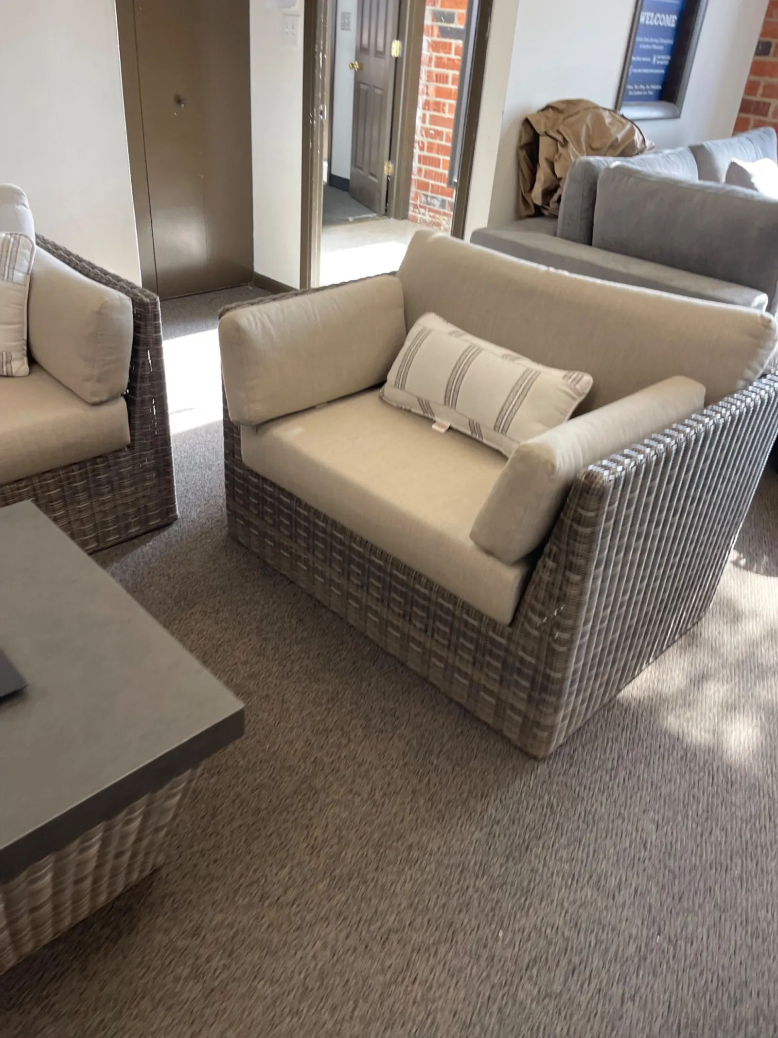 SunVilla Webster 5-piece Patio Conversation Set with Fire Table - Image 10