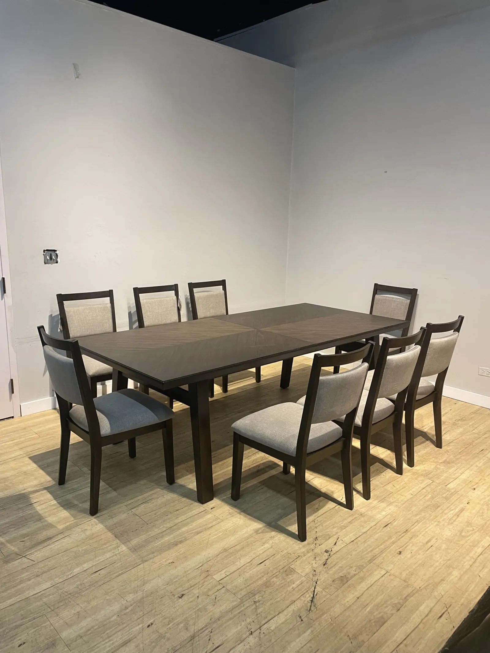 Thomasville Anacortes 9-Piece Dining Table Set
