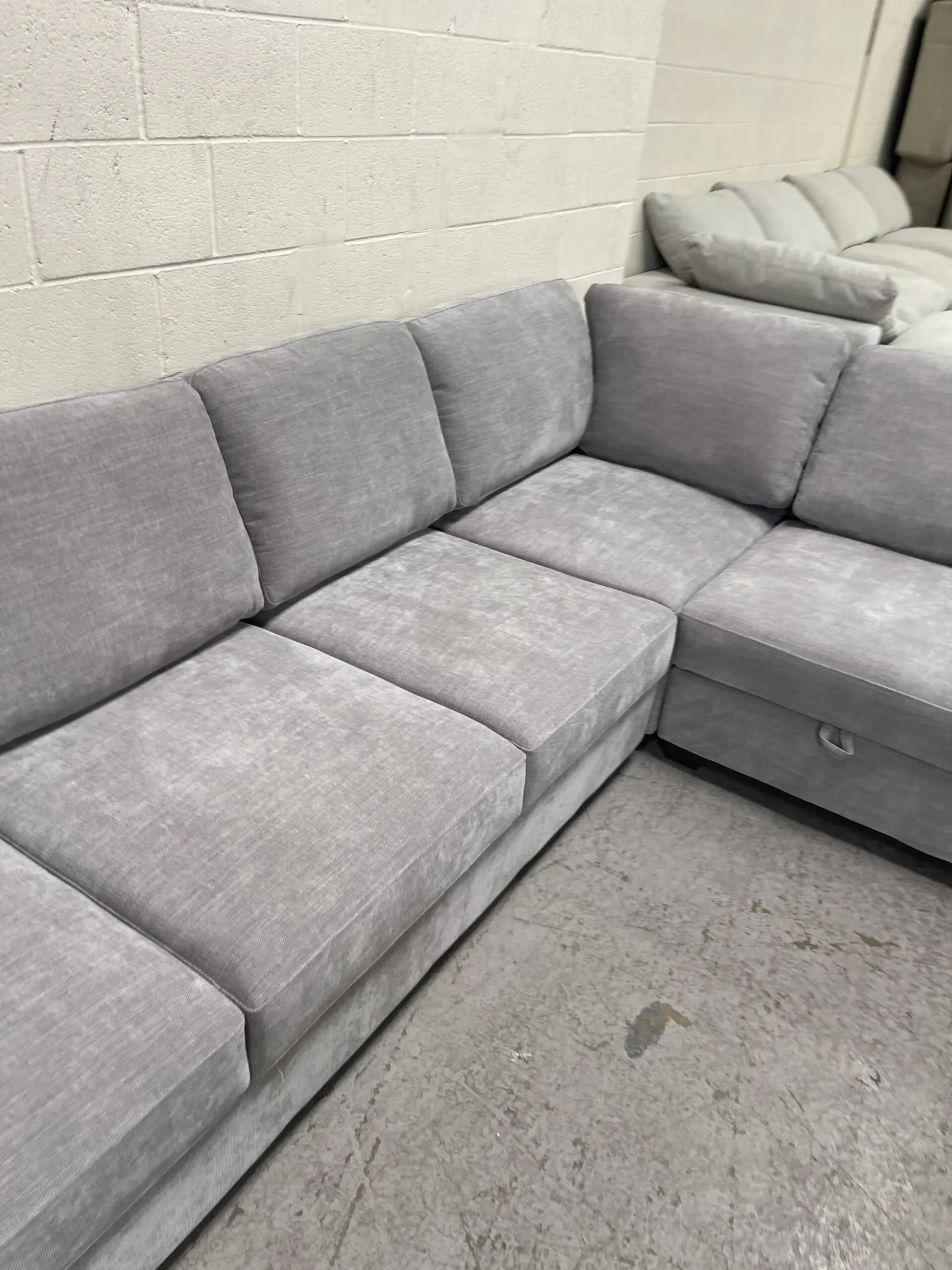 Thomasville Caler Convertible Sleeper Sectional With Storage - Image 4