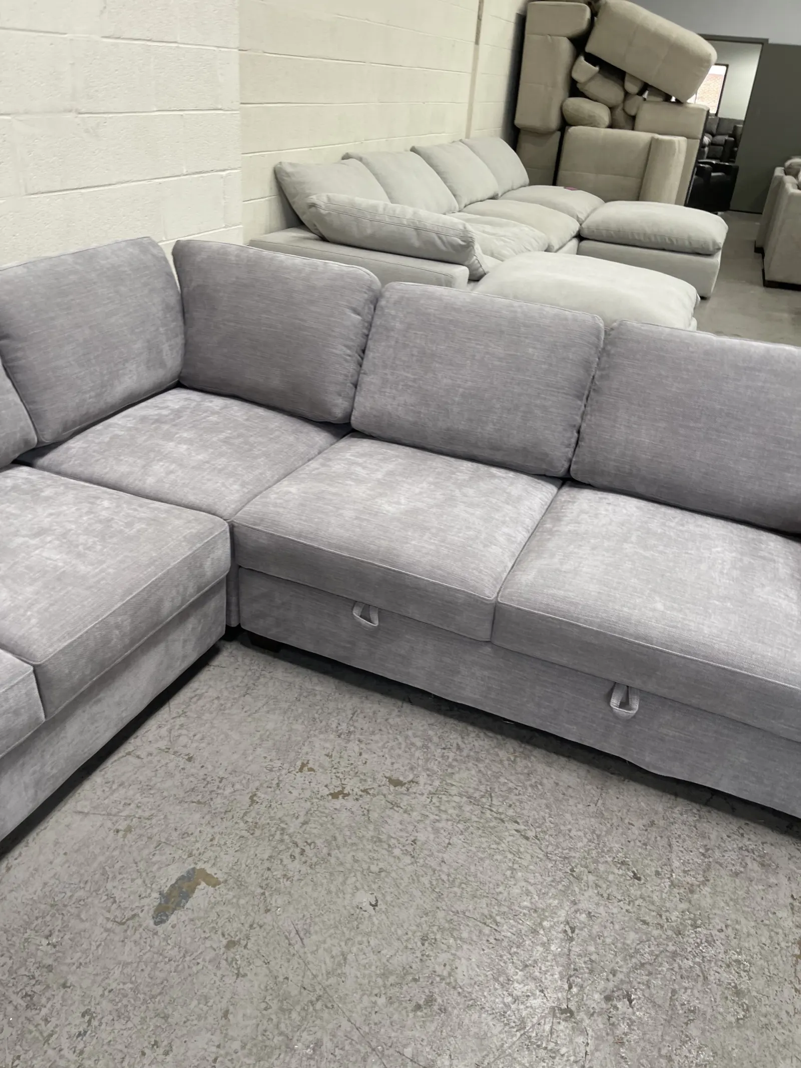 Thomasville Caler Convertible Sleeper Sectional With Storage - Image 5