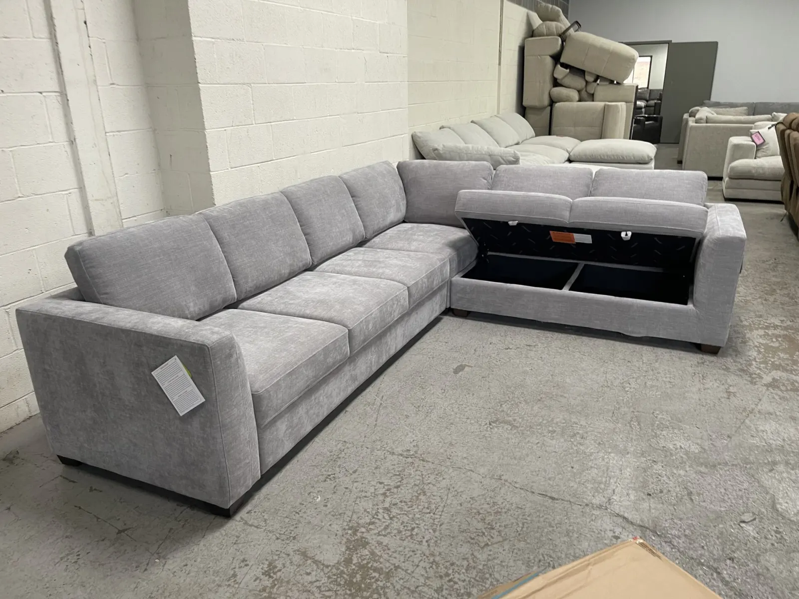 Thomasville Caler Convertible Sleeper Sectional With Storage - Image 7