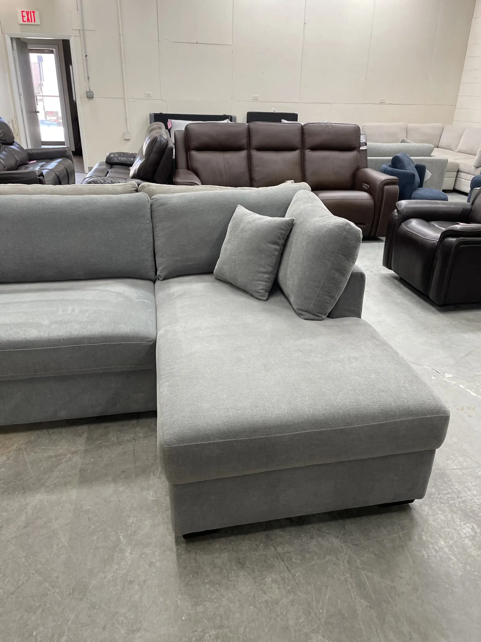 Thomasville Camlin Convertible Sleeper Sectional With Chaise Gray - Image 2