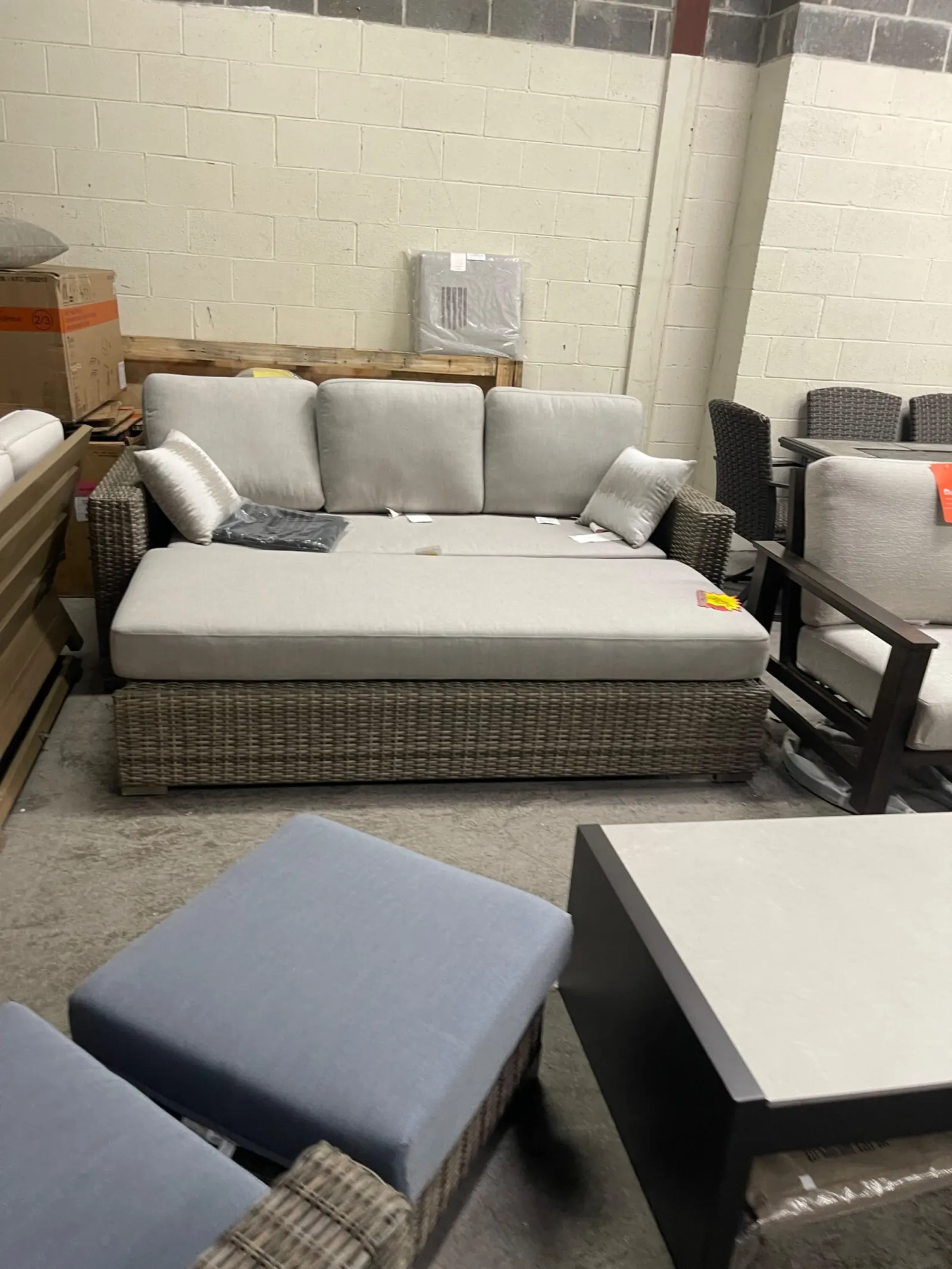 Thomasville Dillard Convertible Outdoor Patio Sofa Set