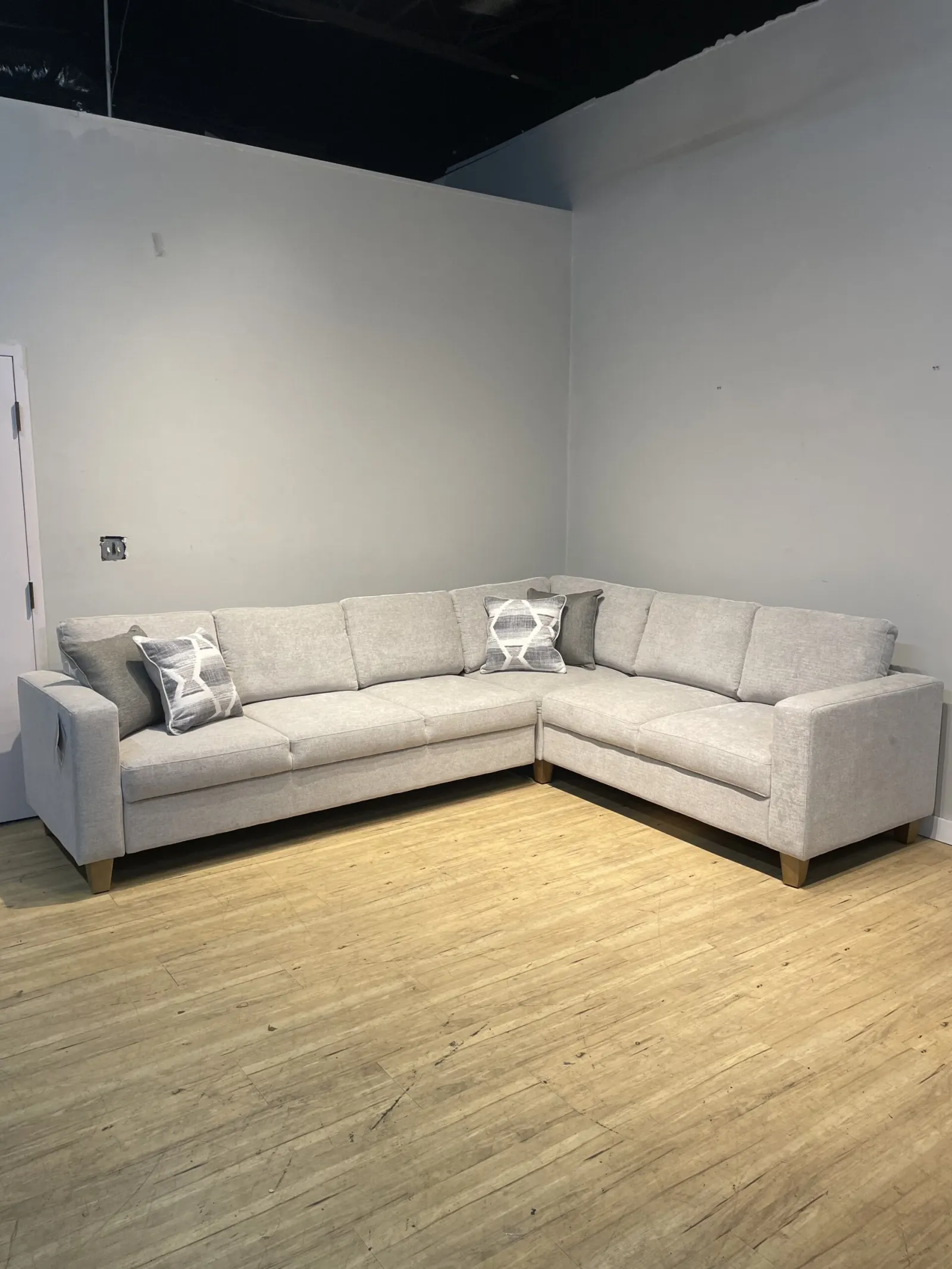 Thomasville Dillard Fabric Convertible Sleeper Sectional - Image 2