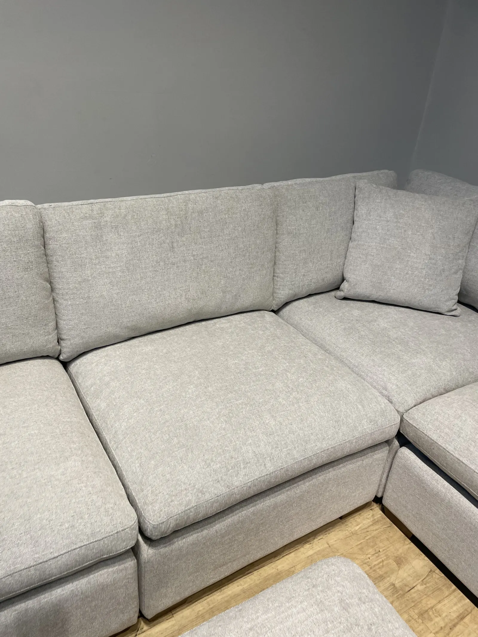Thomasville Lowell 6 Piece Fabric Modular Sectional Gray - Image 8