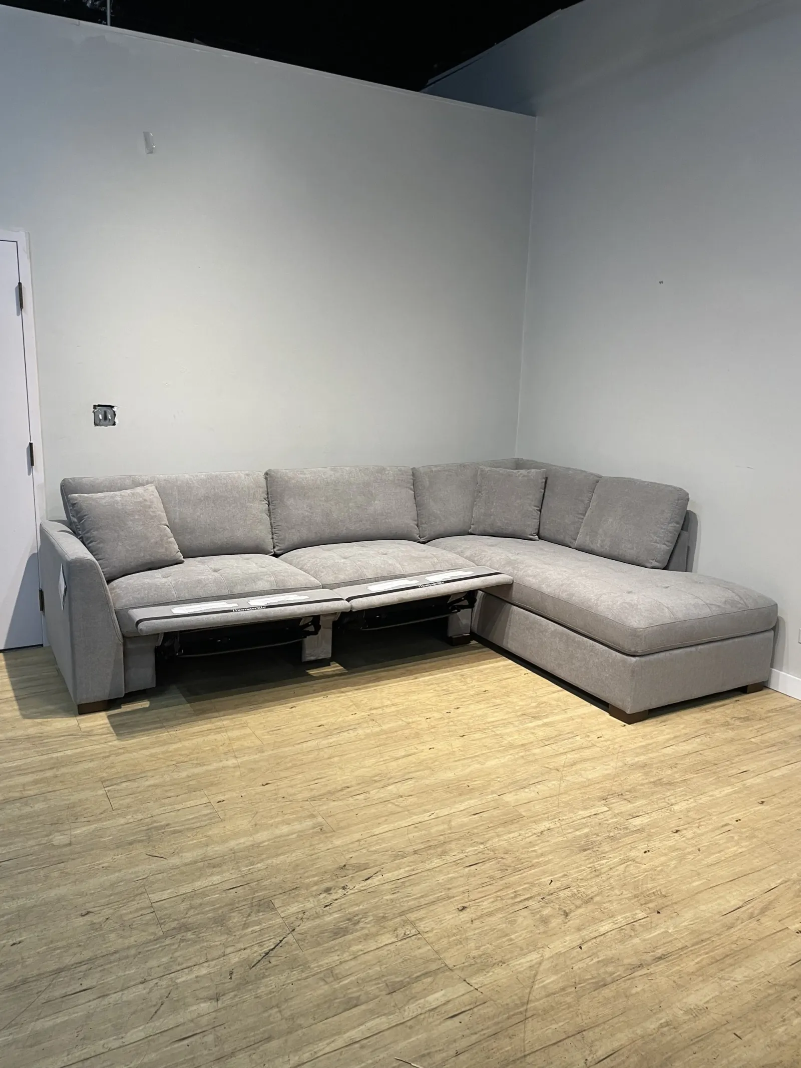 Thomasville Miles Fabric Sectional With Power Footrest - Image 2